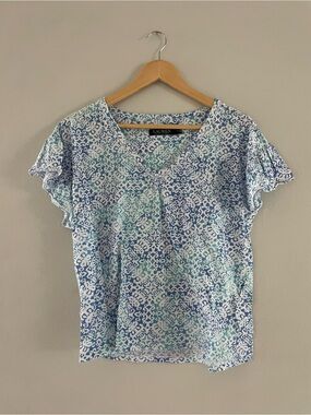 Lauren Ralph Lauren White & Blue Pattern V-Neck Top
